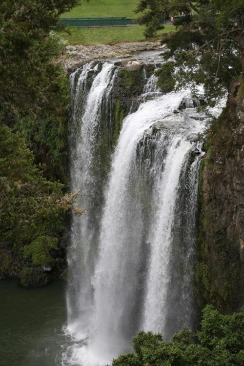 New-Zealand-waterfall
